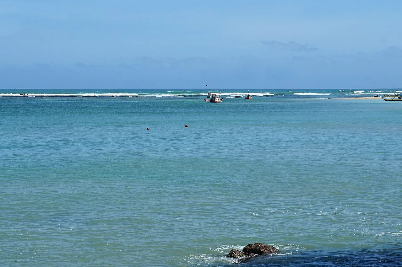 Weligama beach, Sri Lanka — echte Gebietsaufnahme, keine Lagerunterkunft