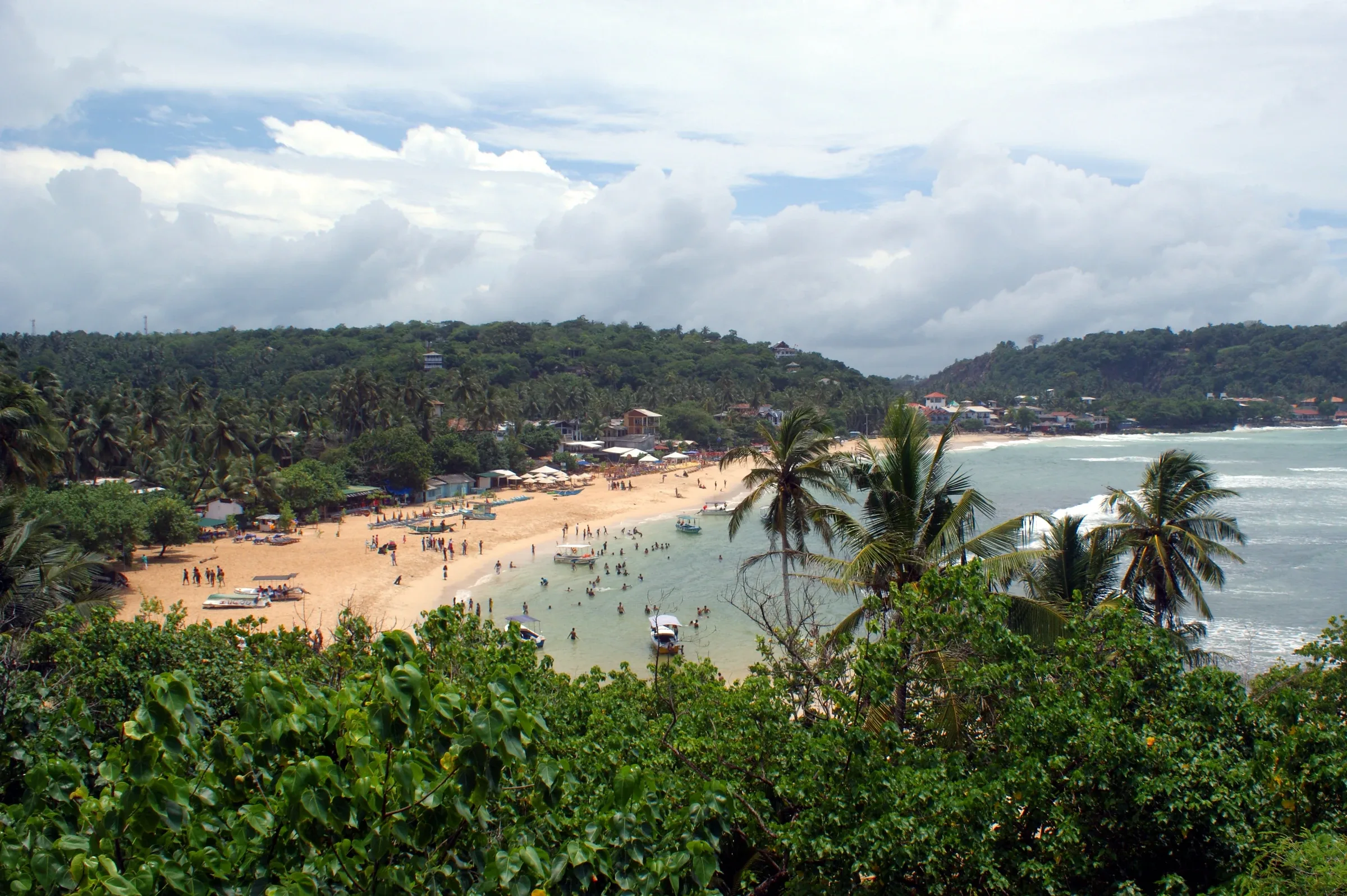 Unawatuna bay, Sri Lanka — صورة حقيقية للمنطقة، وليست صورة لأماكن إقامة المخيم