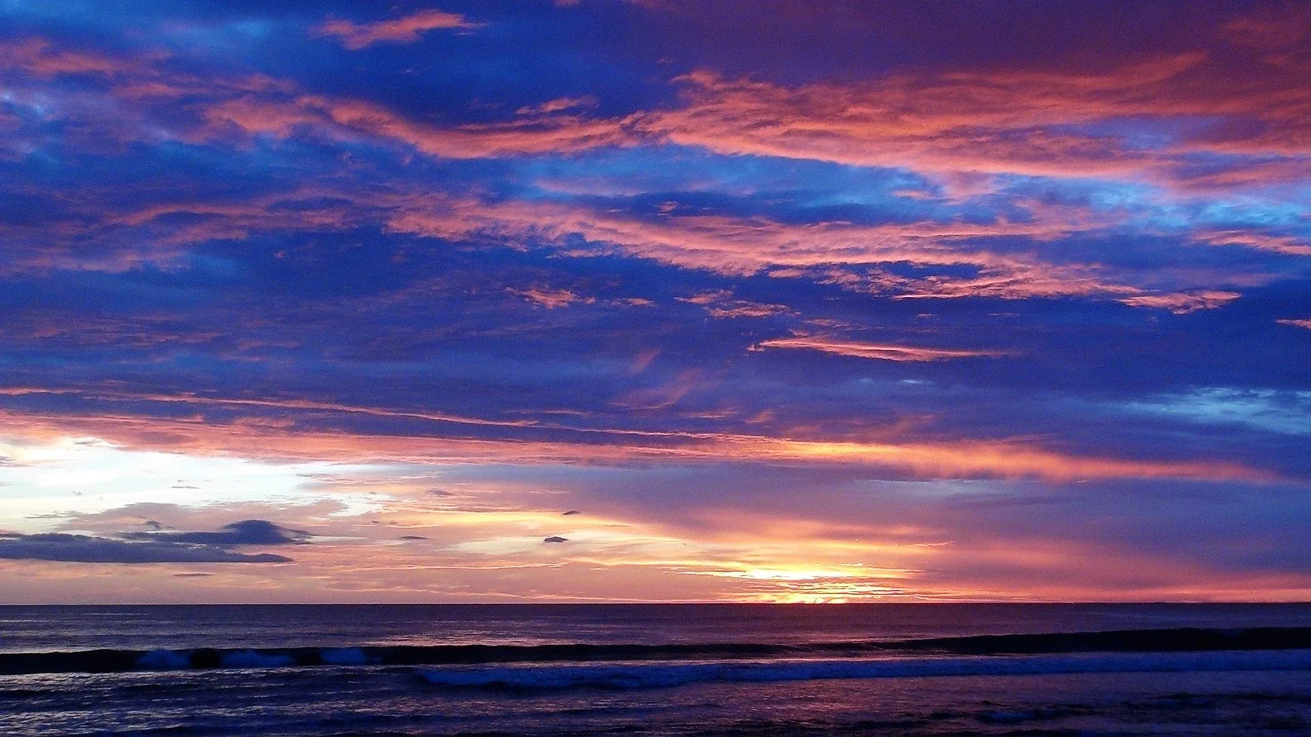 Playa Grande coastline at sunset, Guanacaste — echte Gebietsaufnahme, keine Lagerunterkunft