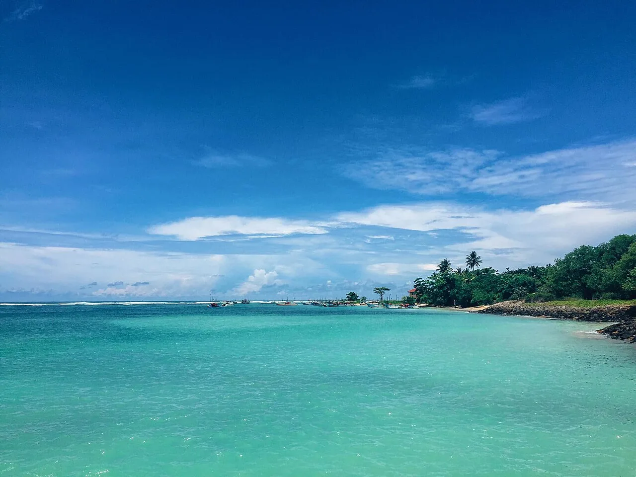 Ahangama beach, Sri Lanka — echte Gebietsaufnahme, keine Lagerunterkunft