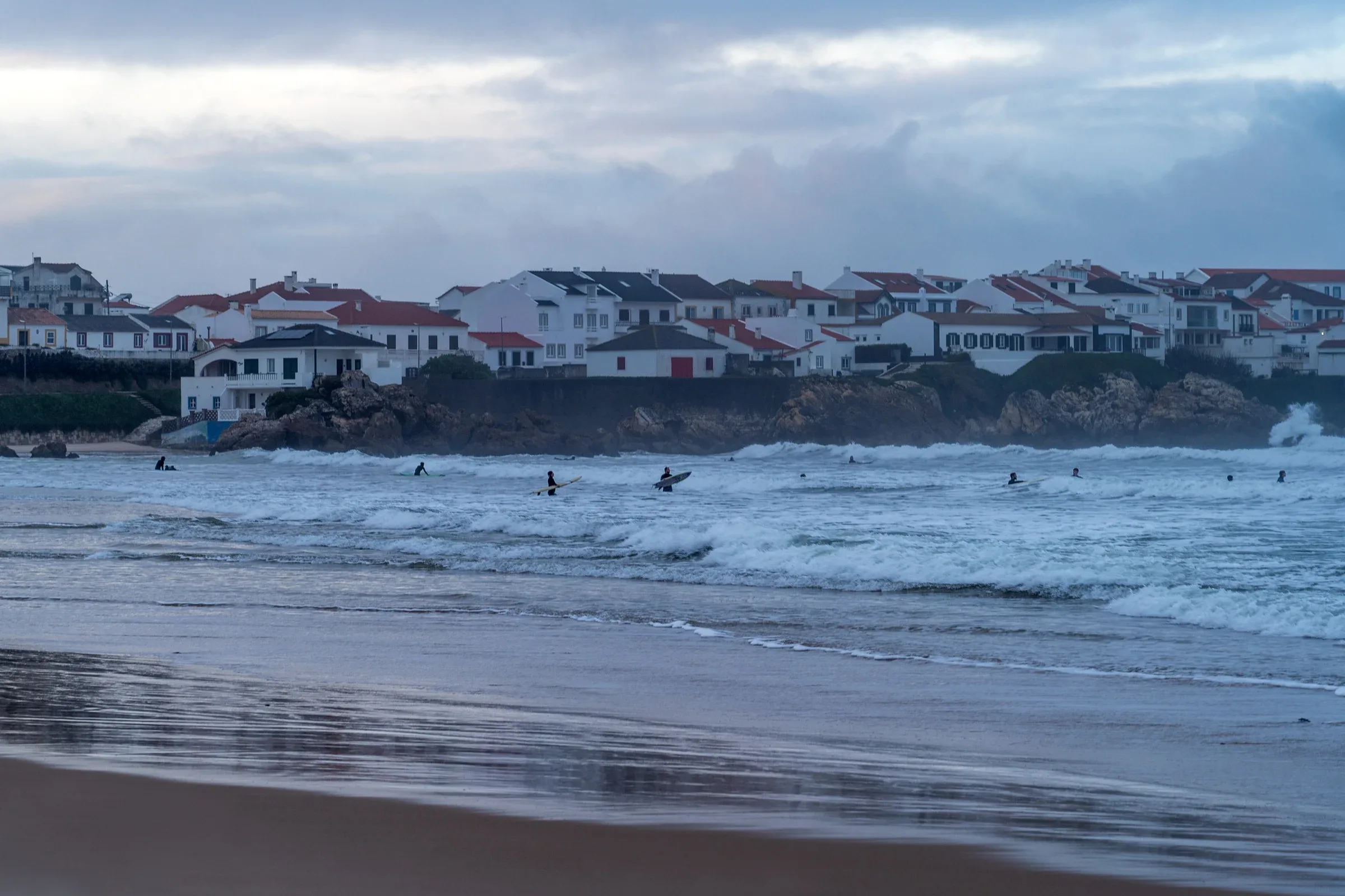 Baleal beach, Peniche, Portugal — صورة حقيقية للمنطقة، وليست صورة لأماكن إقامة المخيم